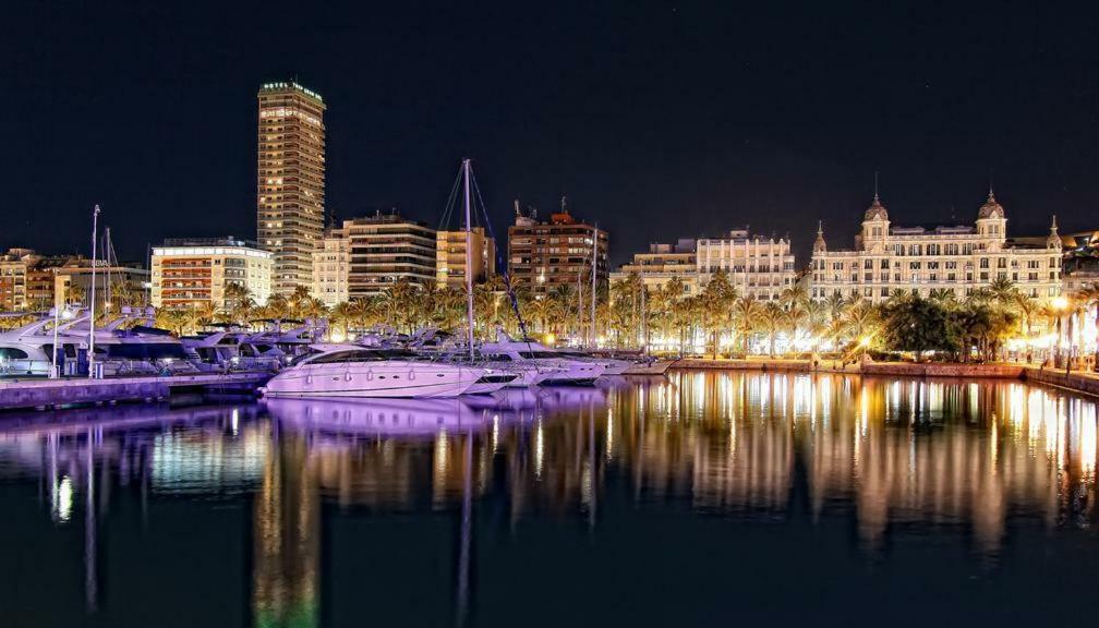 Precioso Piso Frente Al Mar Con Enorme Terraza Lägenhet El Campello Exteriör bild